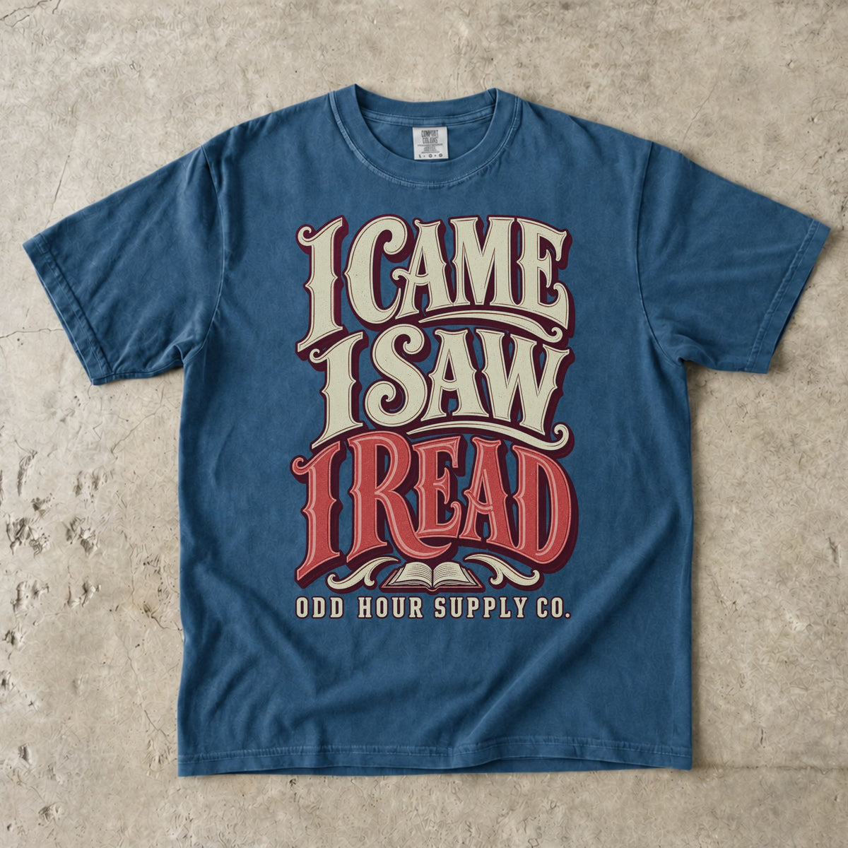 T-Shirt in Midnight mit großer Retro-Schrift I CAME I SAW I READ und Odd Hour Supply Co.