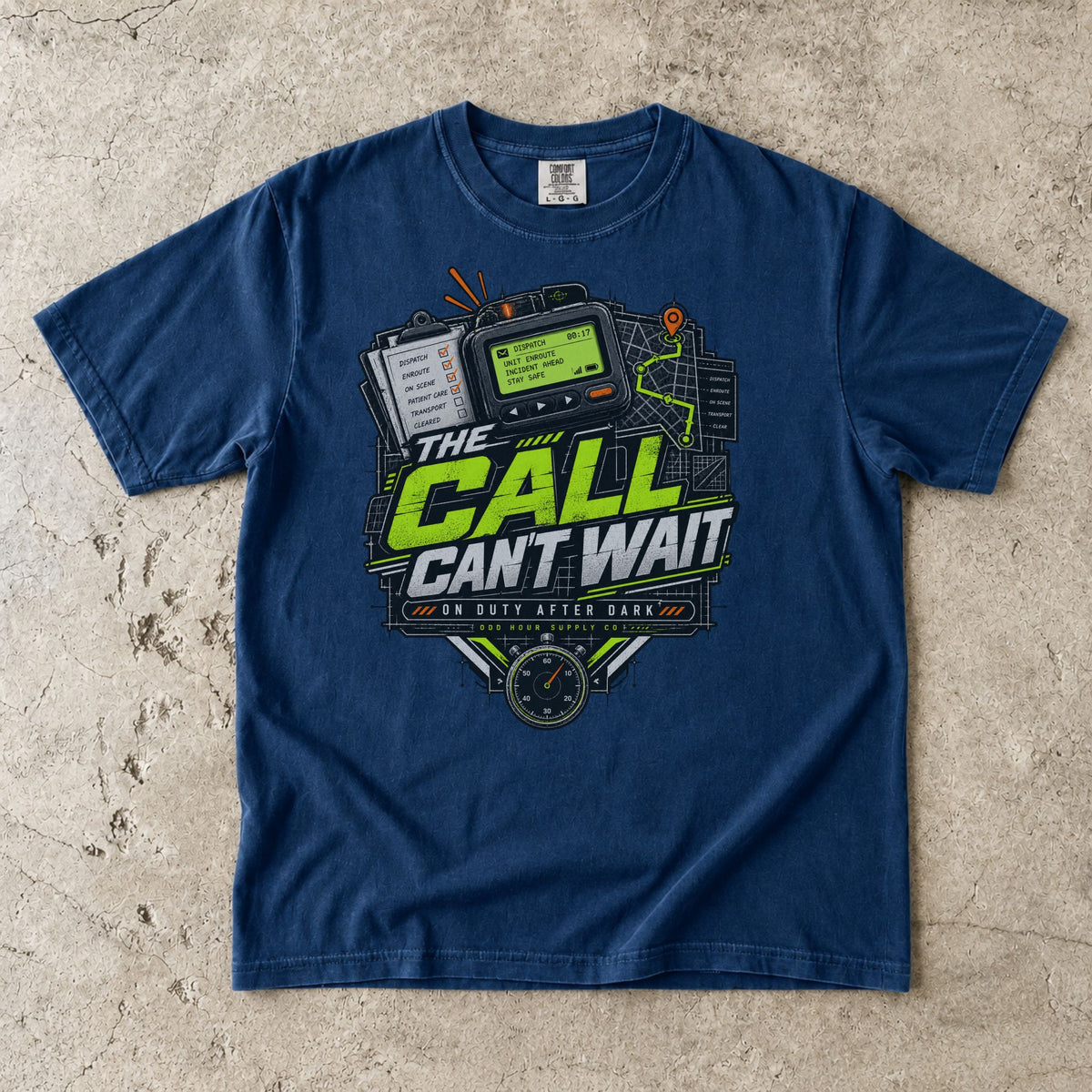 Comfort Colors 1717 T-Shirt in Navy mit The Call Can't Wait Motiv, neongelber Schrift, Einsatzgerät, Routenkarte und Stoppuhr.
