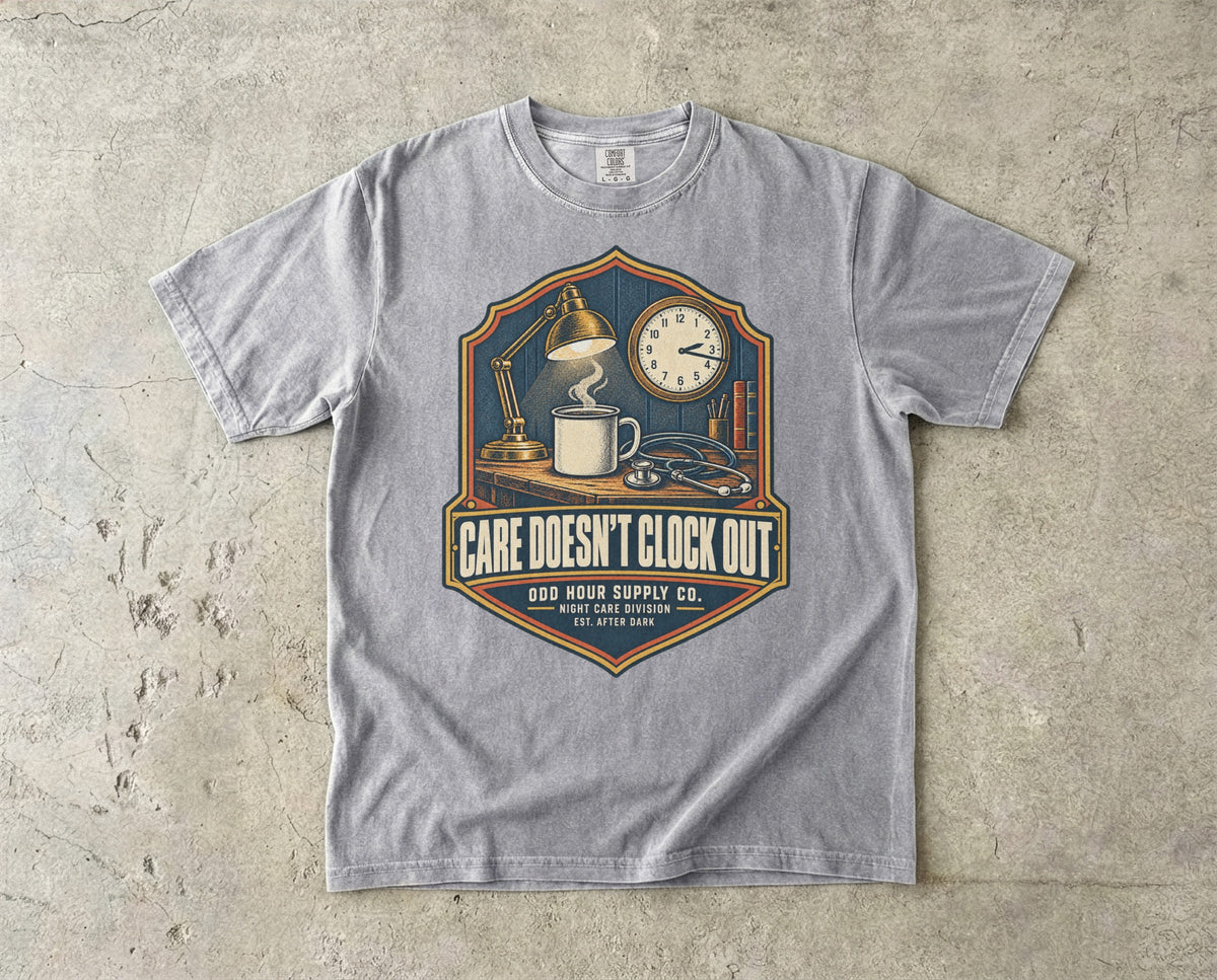 Care Doesn't Clock Out T-Shirt in Grau – Vorderansicht von Odd Hour Supply.
