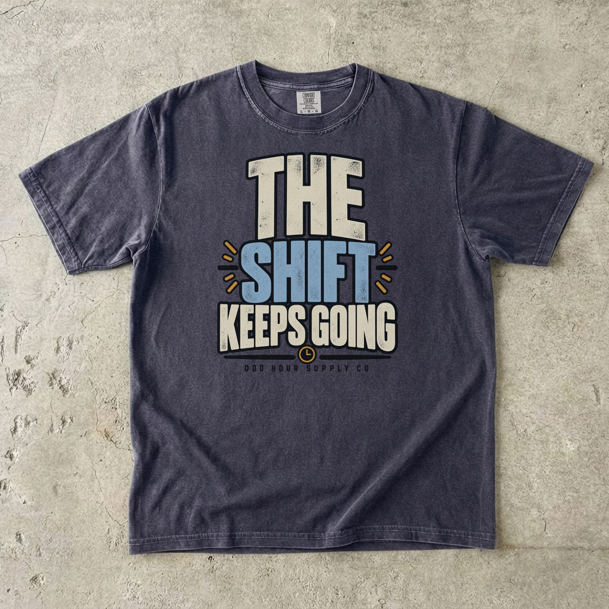 The Shift Keeps Going Typografie auf einem Comfort Colors T-Shirt in Graphite