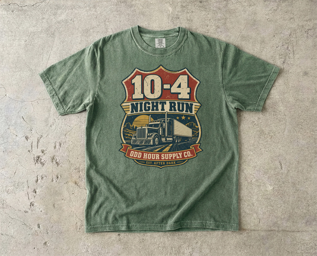 10-4 Night Run T-Shirt in Moss – Vorderansicht von Odd Hour Supply.