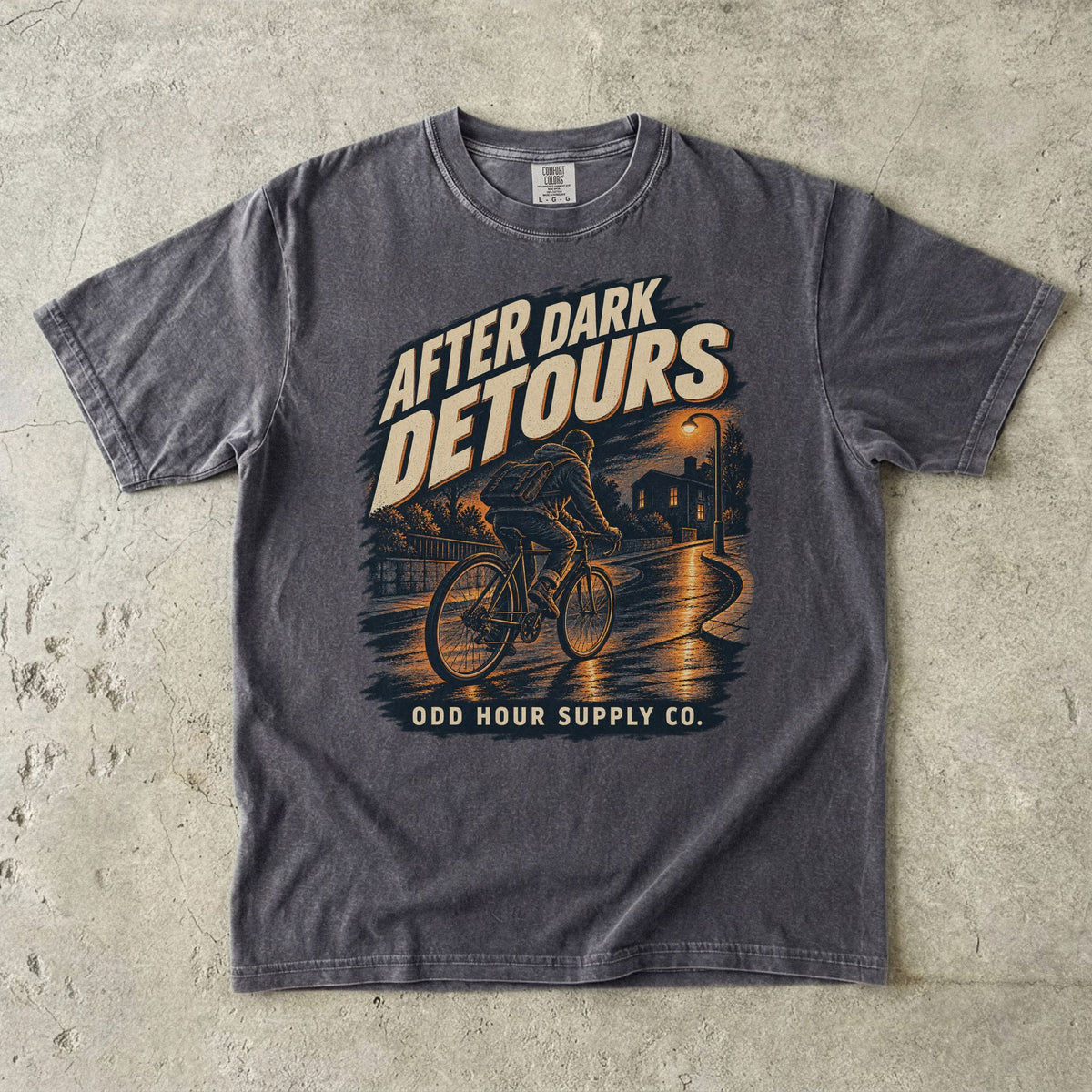Comfort Colors 1717 T-Shirt in Pepper mit dem Motiv After Dark Detours, Vorderansicht