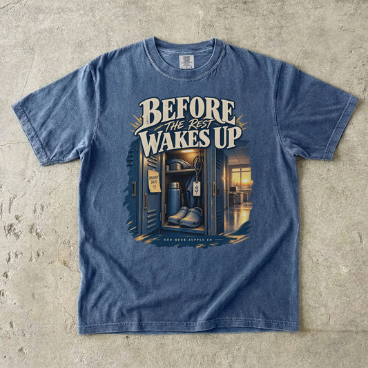 Before the Rest Wakes Up Spind-Szene auf einem Comfort Colors 1717 T-Shirt in Denim