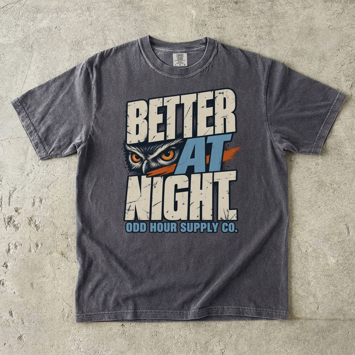 Comfort Colors 1717 T-Shirt in Pepper mit dem Motiv Better at Night, Vorderansicht