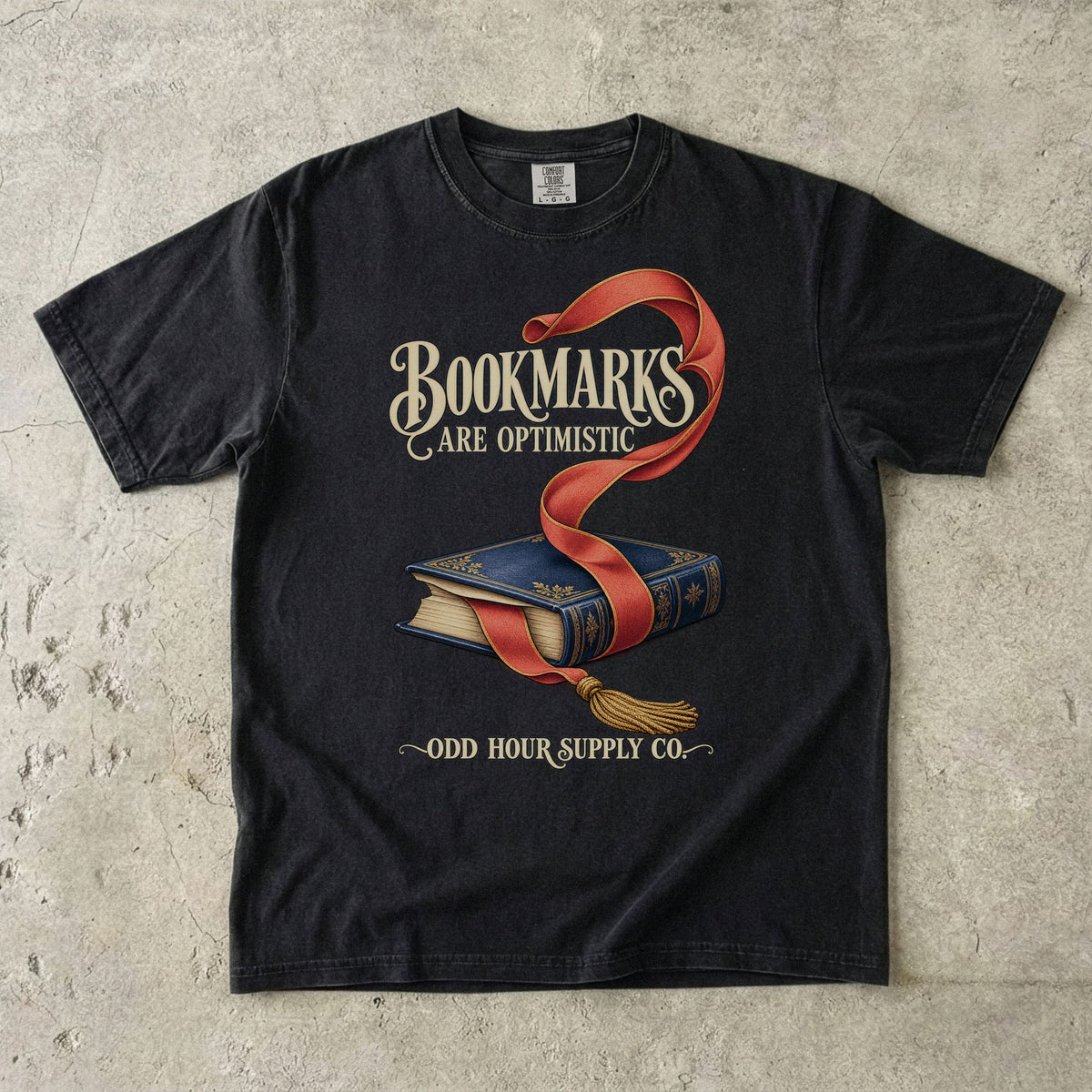 T-Shirt in Black mit blauem Buch, rotem Lesezeichen und BOOKMARKS ARE OPTIMISTIC von Odd Hour Supply Co.