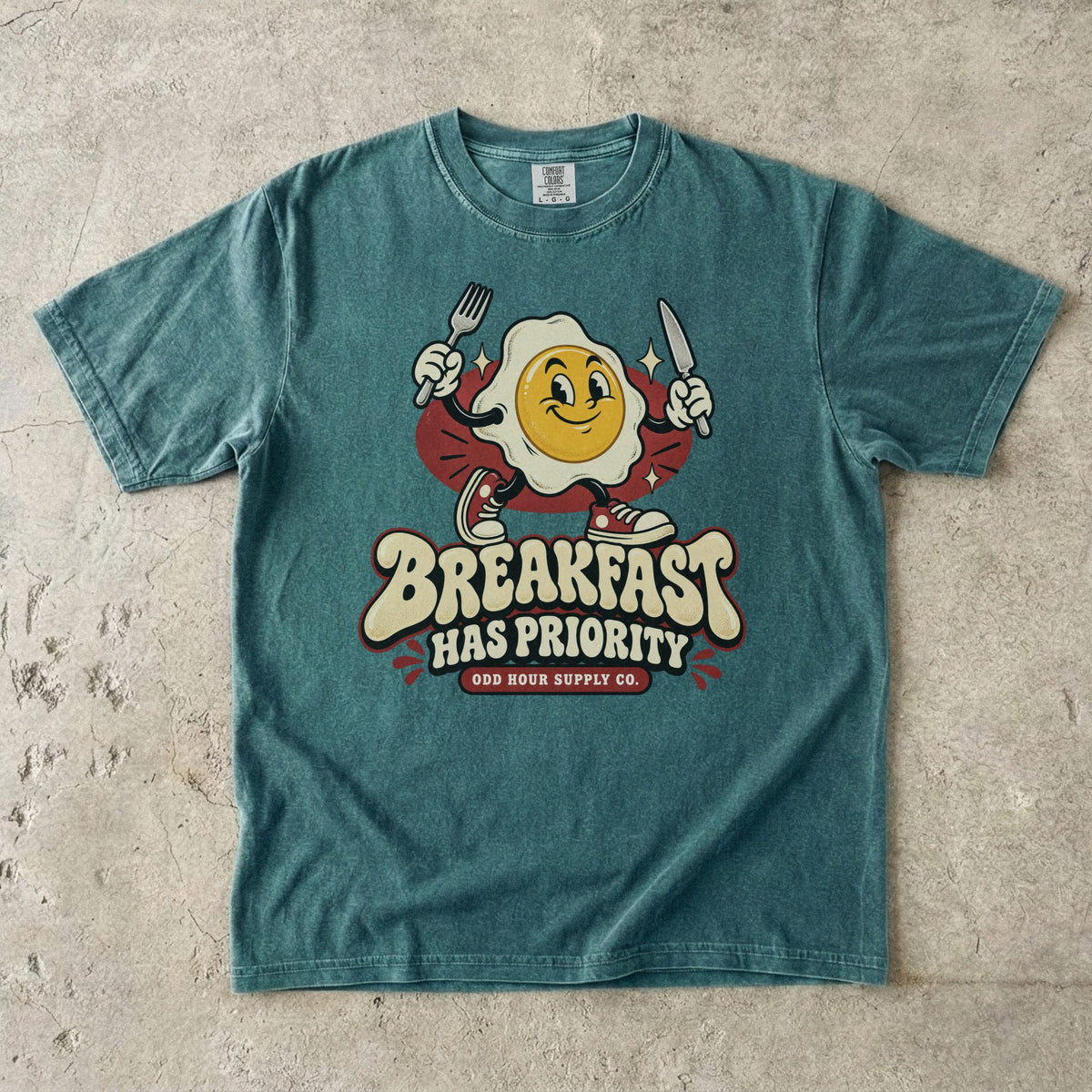 Comfort Colors 1717 T-Shirt in Blue Spruce mit dem Motiv Breakfast Has Priority, Vorderansicht