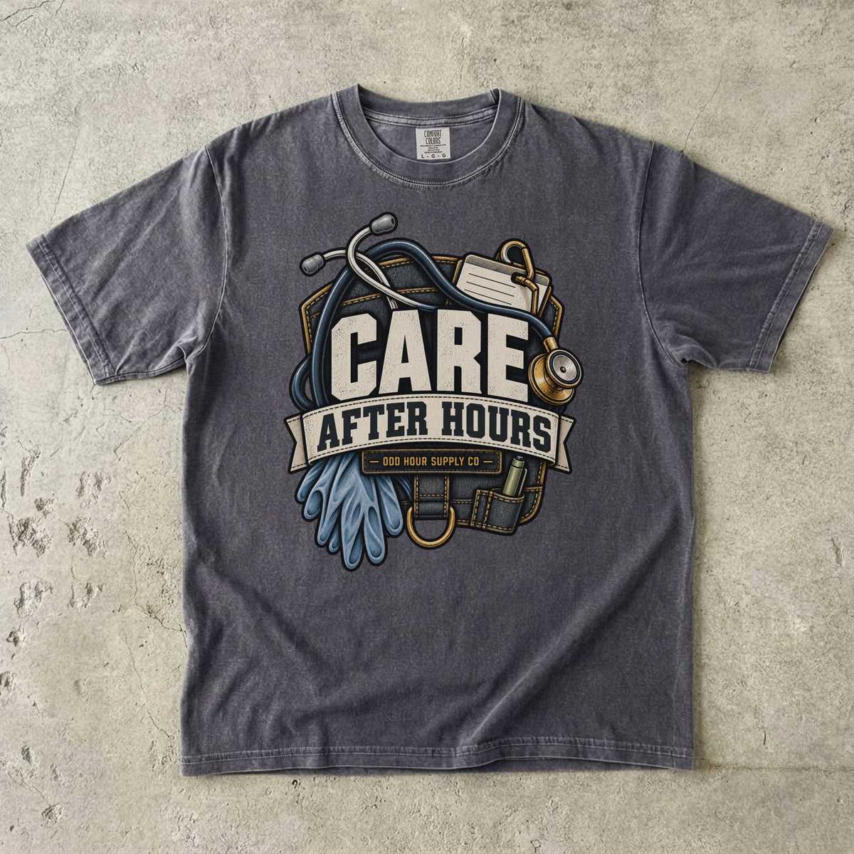 Care After Hours Pflege-Workwear-Motiv auf einem Comfort Colors T-Shirt in Pepper
