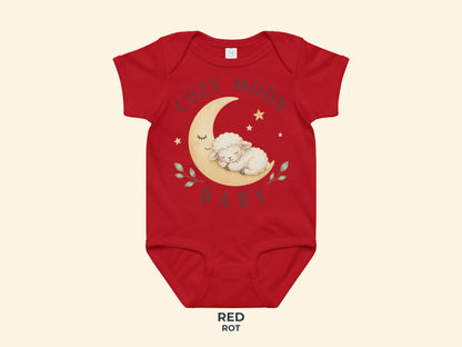 Cozy Moon Lämmchen – Babybody in Rot – Produktansicht von Odd Hour Supply.
