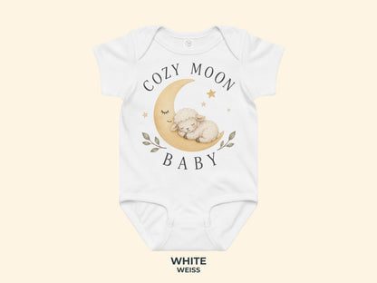 Cozy Moon Lämmchen – Babybody in Weiß – Produktansicht von Odd Hour Supply.