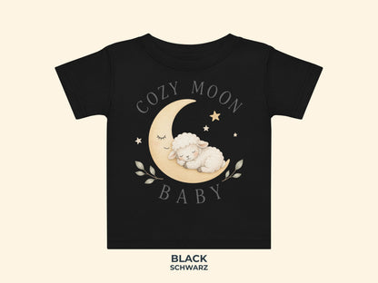 Cozy Moon Lämmchen – Baby T-Shirt in Schwarz – Produktansicht von Odd Hour Supply.