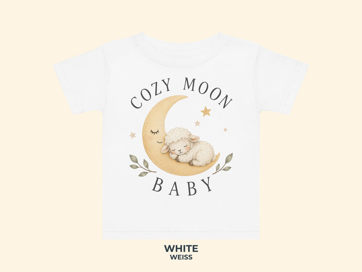 Cozy Moon Lämmchen – Baby T-Shirt in Weiß – Produktansicht von Odd Hour Supply.