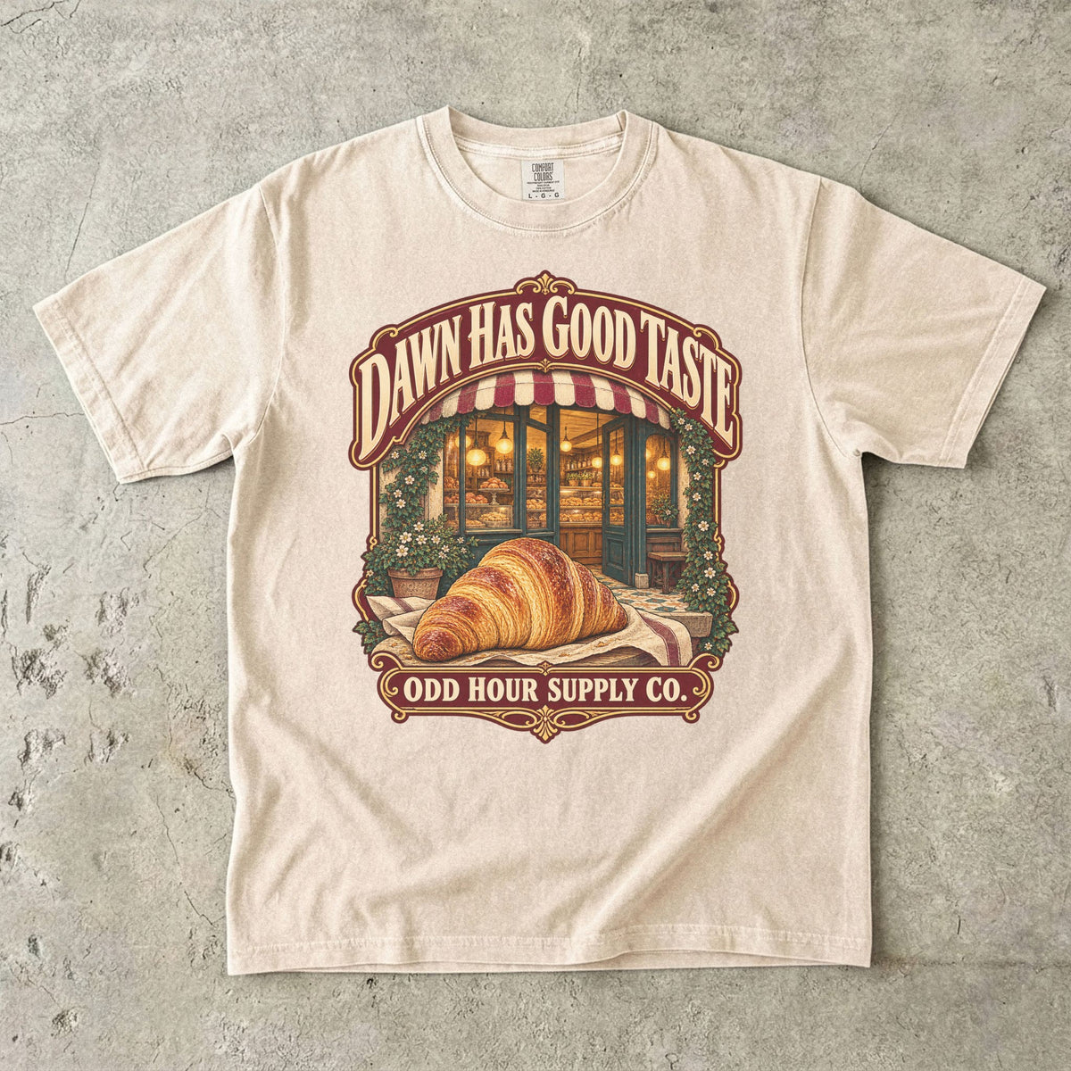 Comfort Colors 1717 T-Shirt in Ivory mit dem Motiv Dawn Has Good Taste, Vorderansicht