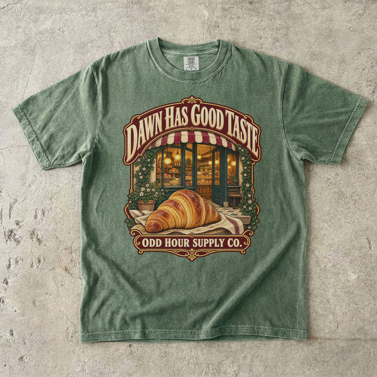 Comfort Colors 1717 T-Shirt in Moss mit dem Motiv Dawn Has Good Taste, Vorderansicht
