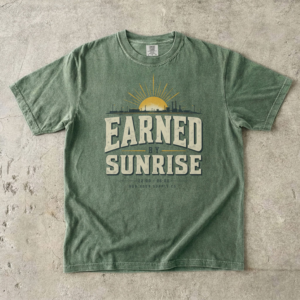 Earned by Sunrise T-Shirt in Moss – Vorderansicht von Odd Hour Supply.