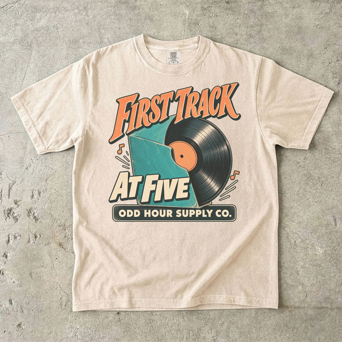 Comfort Colors 1717 T-Shirt in Ivory mit dem Motiv First Track at Five, Vorderansicht