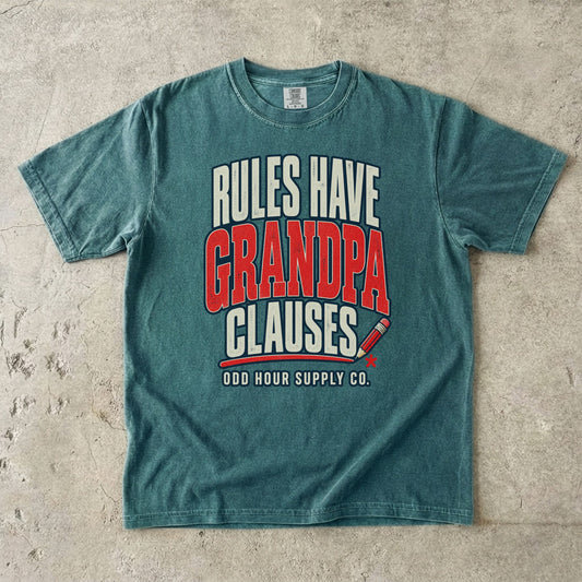 Blue-Spruce-T-Shirt mit RULES HAVE GRANDPA CLAUSES, rotem Bleistift und Sternchen von Odd Hour Supply Co.