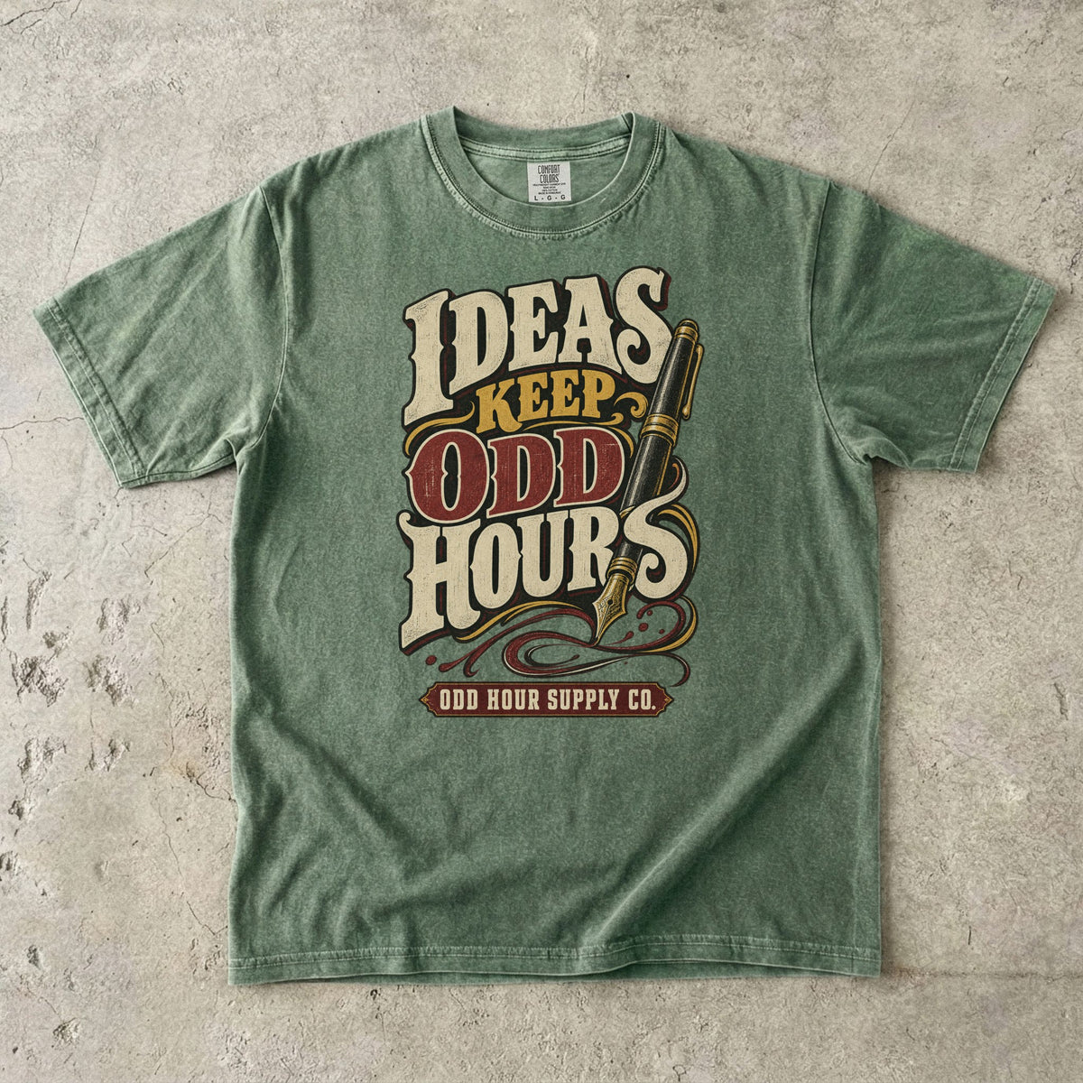 Comfort Colors 1717 T-Shirt in Moss mit dem Motiv Ideas Keep Odd Hours, Vorderansicht