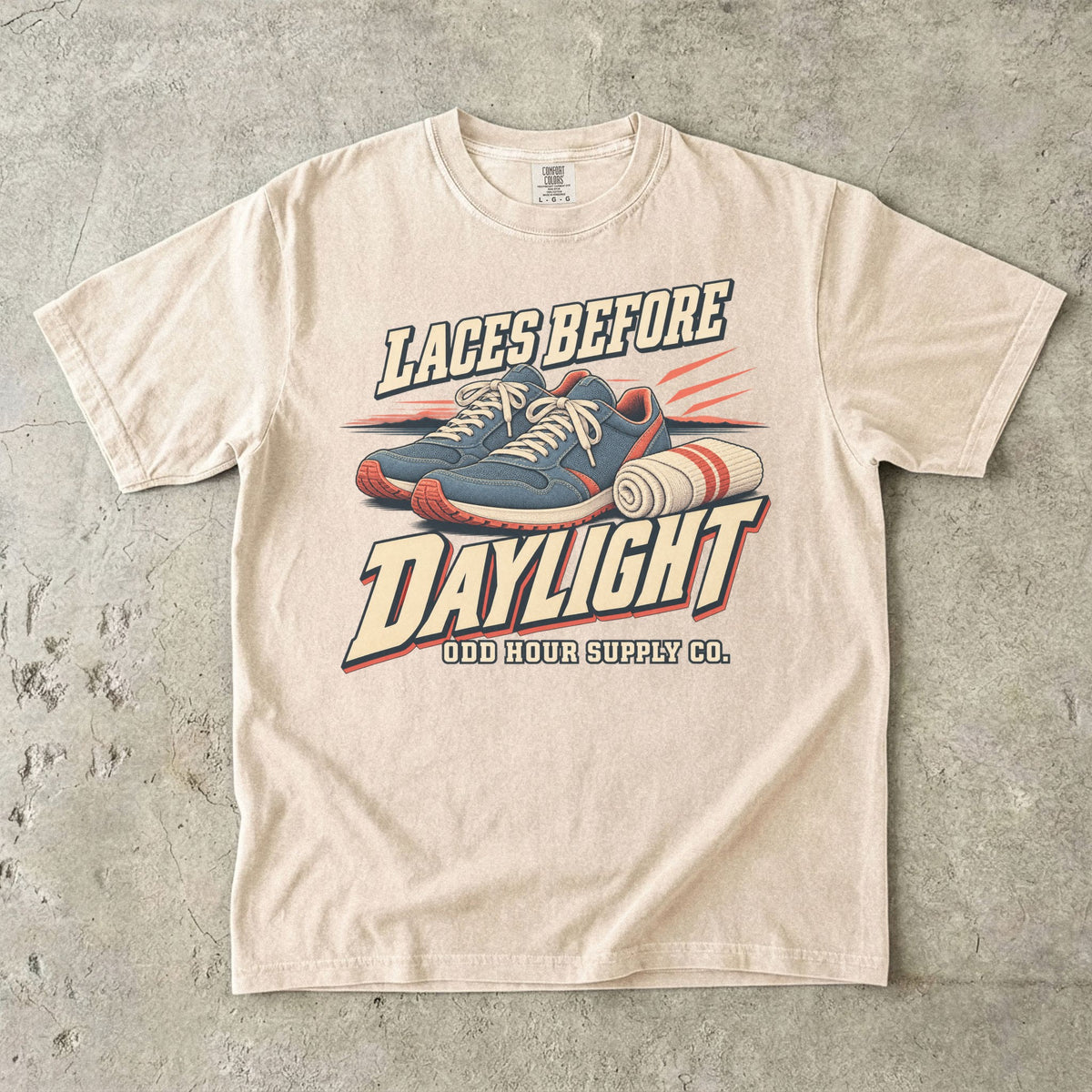 Comfort Colors 1717 T-Shirt in Ivory mit dem Motiv Laces Before Daylight, Vorderansicht