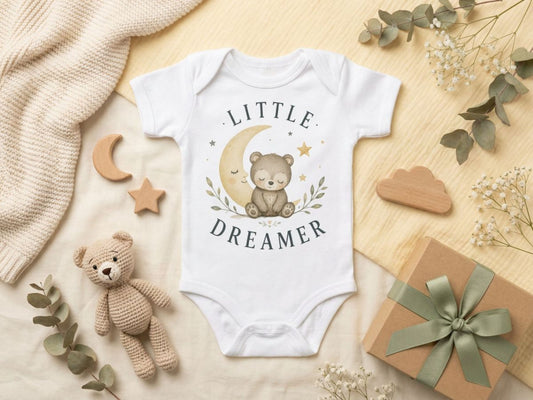 Little Dreamer Teddy Babybody – Produktansicht von Odd Hour Supply.