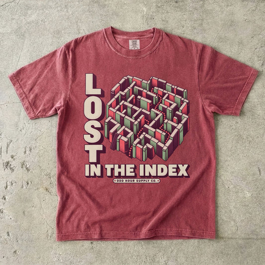 T-Shirt in Brick mit geometrischem Bücherlabyrinth und LOST IN THE INDEX von Odd Hour Supply Co.
