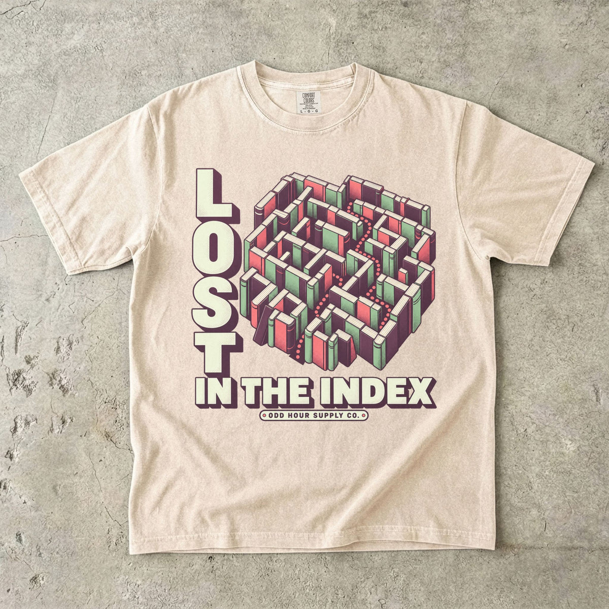 T-Shirt in Ivory mit geometrischem Bücherlabyrinth und LOST IN THE INDEX von Odd Hour Supply Co.