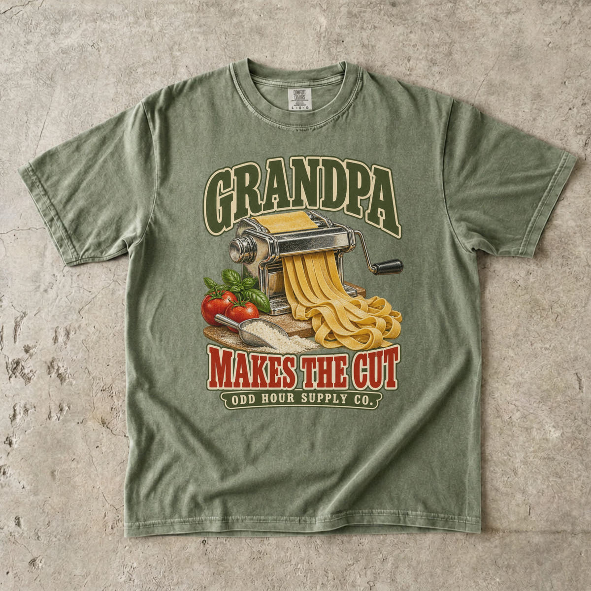 Hemp-T-Shirt mit GRANDPA MAKES THE CUT, Pastamaschine, Nudeln, Tomaten und Basilikum von Odd Hour Supply Co.