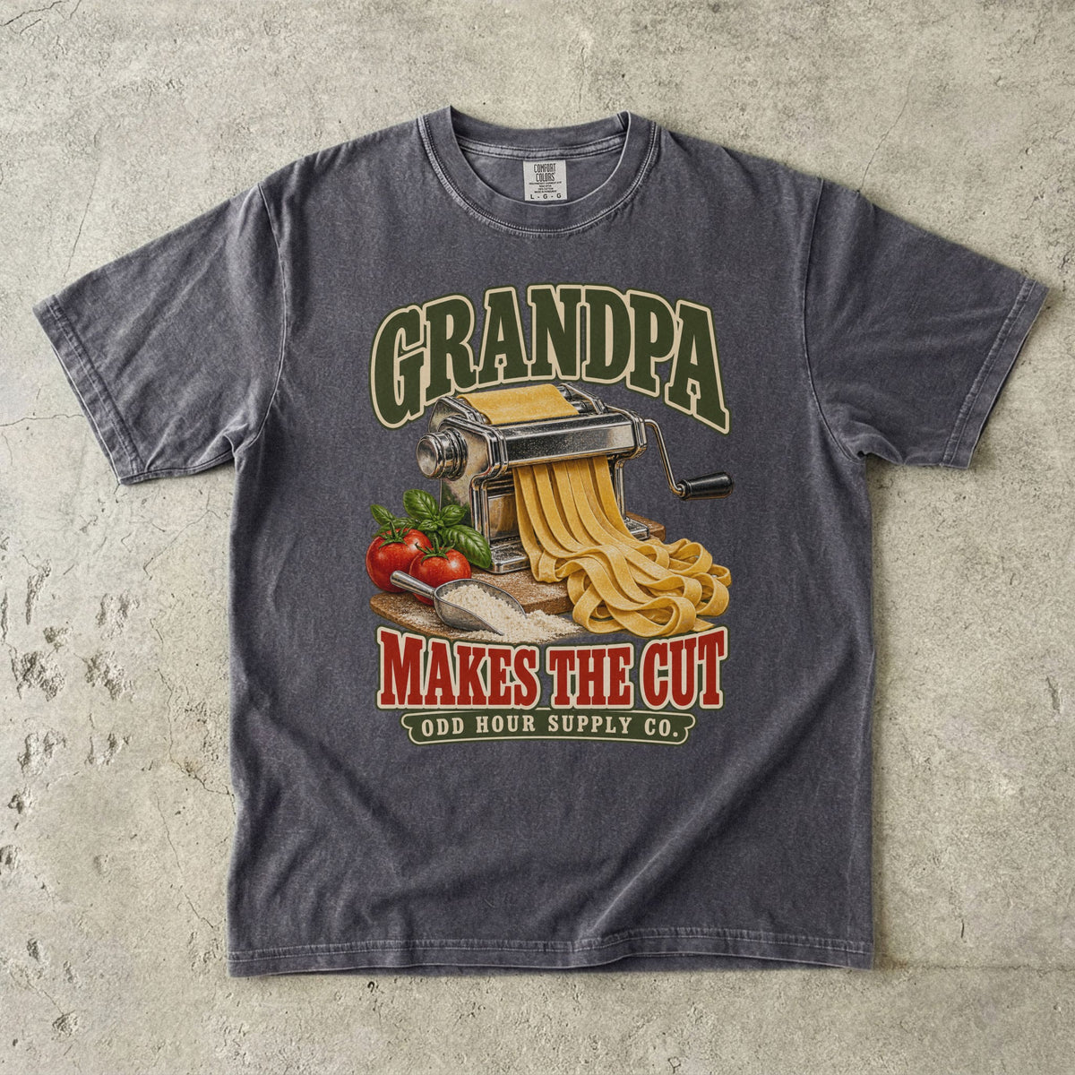 Pepper-T-Shirt mit GRANDPA MAKES THE CUT, Pastamaschine, Nudeln, Tomaten und Basilikum von Odd Hour Supply Co.