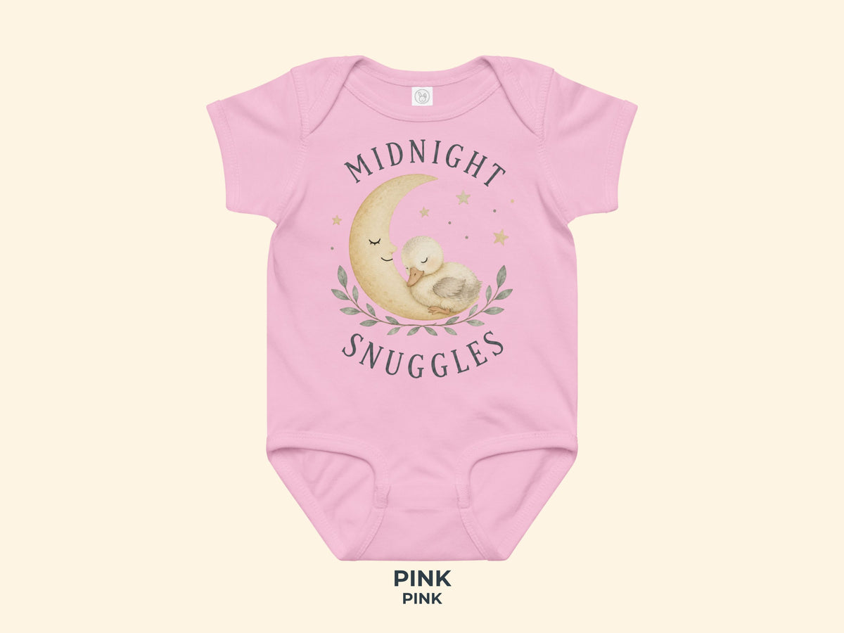 Midnight Snuggles Küken Babybody in Midnight – Produktansicht von Odd Hour Supply.