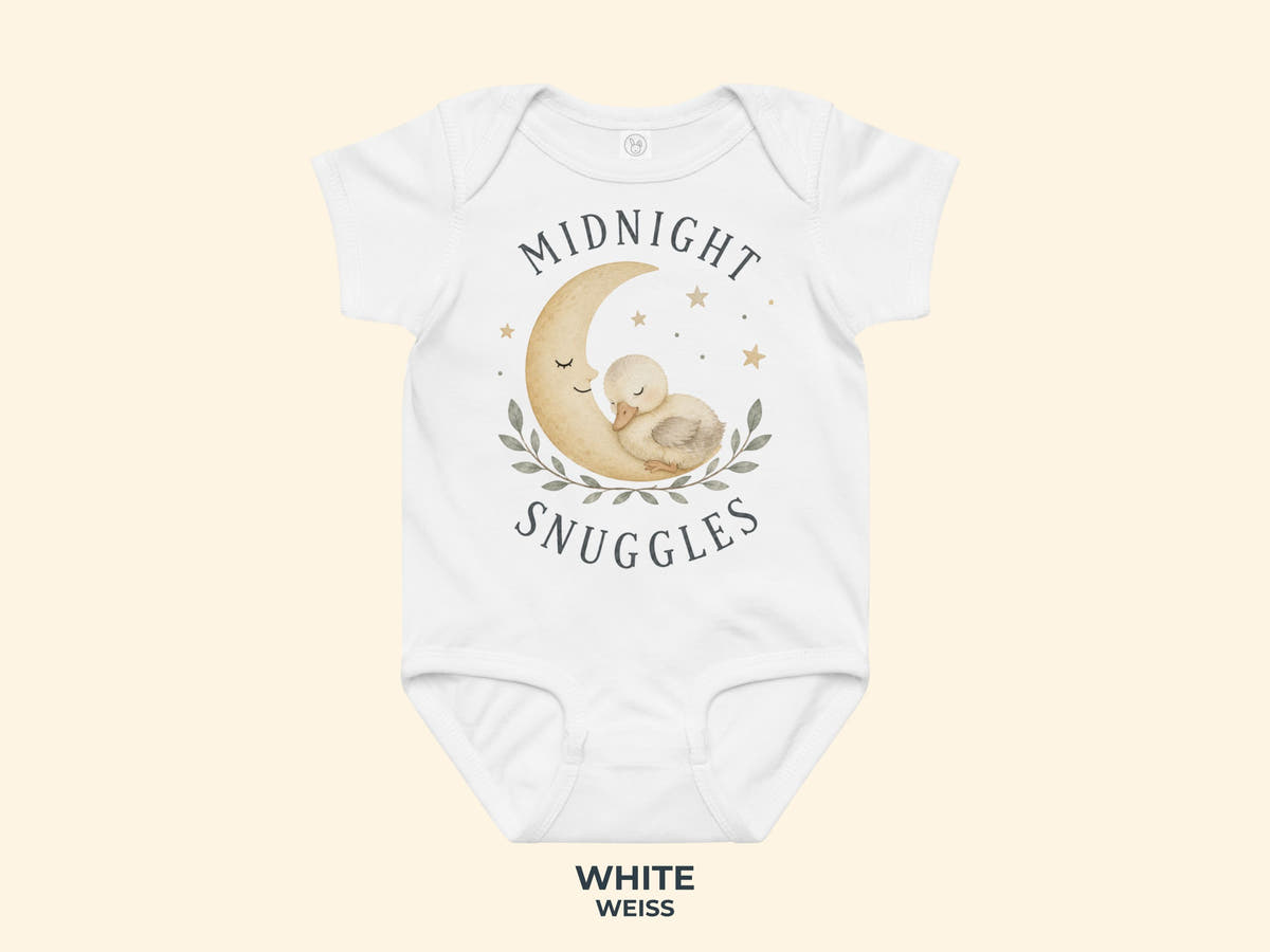 Midnight Snuggles Küken Babybody in Midnight – Produktansicht von Odd Hour Supply.