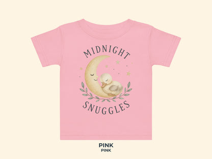 Midnight Snuggles Küken Baby T-Shirt in Midnight – Produktansicht von Odd Hour Supply.