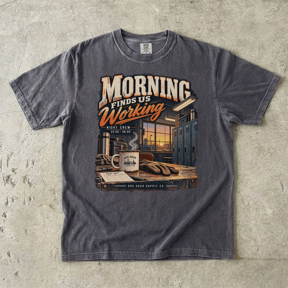 Morning Finds Us Working T-Shirt in Pepper – Vorderansicht von Odd Hour Supply.