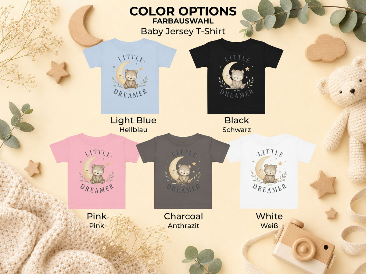 Little Dreamer Teddy Baby T-Shirt – Verfügbare Farbvarianten von Odd Hour Supply.