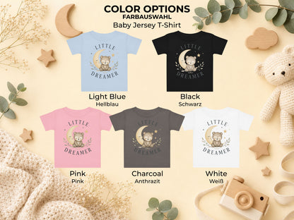 Little Dreamer Teddy Baby T-Shirt – Verfügbare Farbvarianten von Odd Hour Supply.