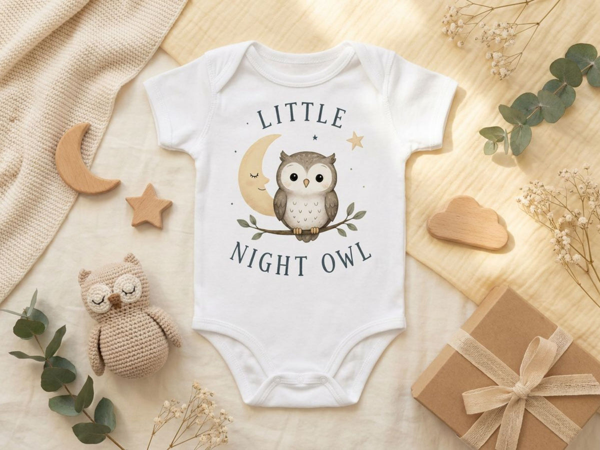 Little Night Owl Babybody – Produktansicht von Odd Hour Supply.