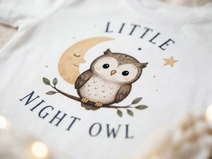 Little Night Owl Baby T-Shirt – Detailansicht von Odd Hour Supply.