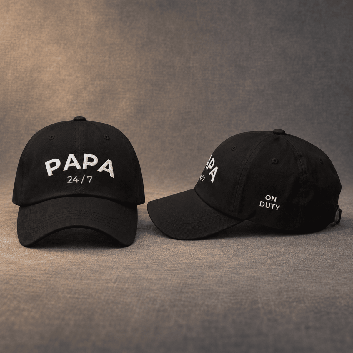 Papa bestickte Dad-Cap in Schwarz – Vorder- und Seitenansicht von Odd Hour Supply.