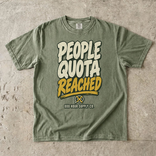 T-Shirt in Hemp mit cremefarbener und senfgelber PEOPLE QUOTA REACHED-Schrift und Odd Hour Supply Co.