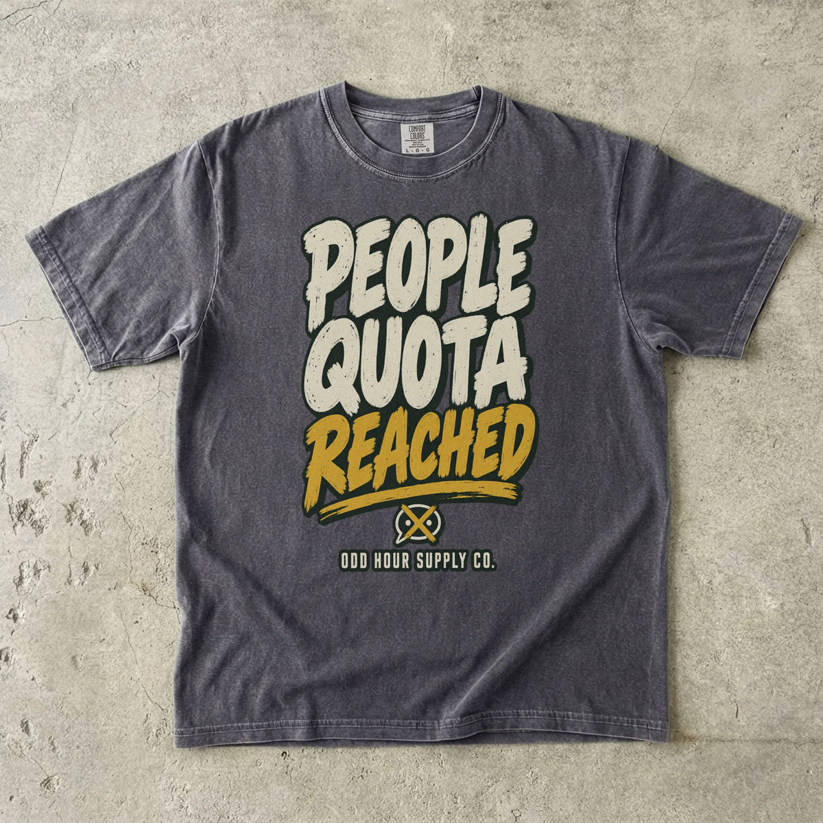 T-Shirt in Pepper mit cremefarbener und senfgelber PEOPLE QUOTA REACHED-Schrift und Odd Hour Supply Co.