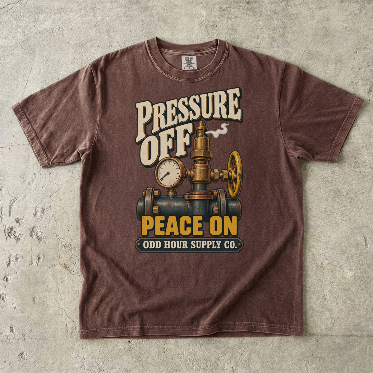 T-Shirt in Espresso mit Messingventil, Manometer und PRESSURE OFF PEACE ON von Odd Hour Supply Co.