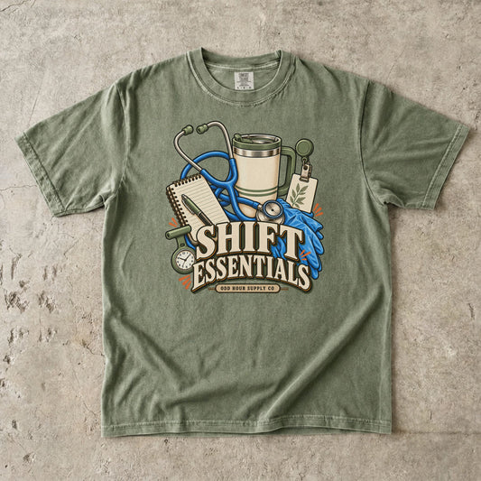 Shift Essentials Pflegeausrüstung-Motiv auf einem Comfort Colors 1717 T-Shirt in Hemp