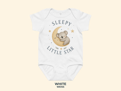 Sleepy Little Star Koala Babybody in Weiß – Produktansicht von Odd Hour Supply.