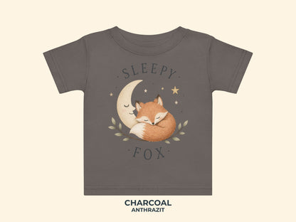 Sleepy Fox Baby T-Shirt in Anthrazit – Produktansicht von Odd Hour Supply.