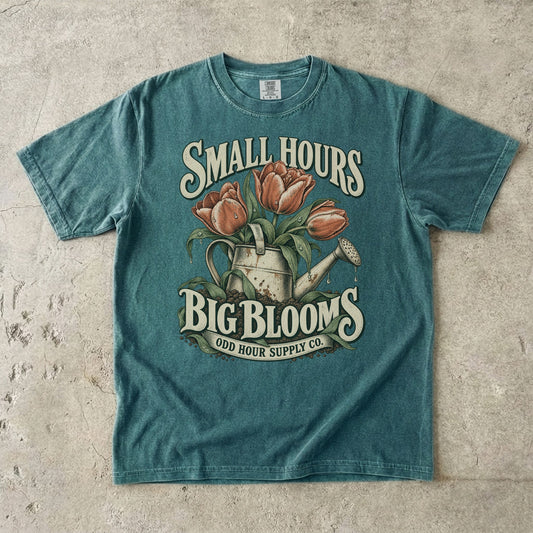 Comfort Colors 1717 T-Shirt in Blue Spruce mit dem Motiv Small Hours, Big Blooms, Vorderansicht