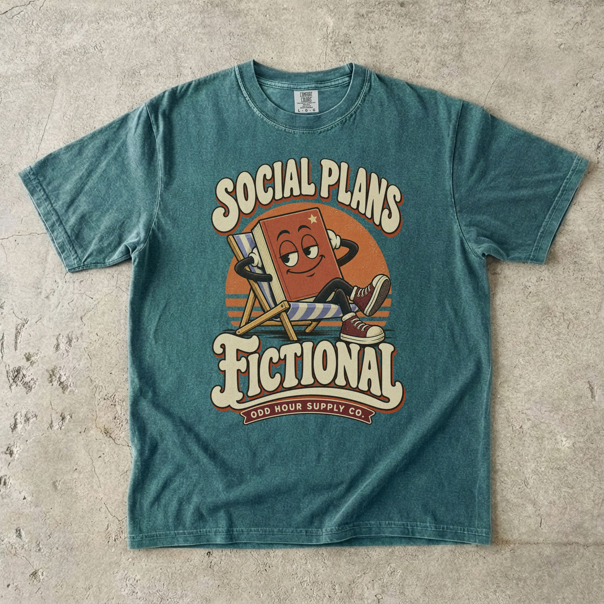 T-Shirt in Blue Spruce mit einem entspannten Buch im Liegestuhl und SOCIAL PLANS FICTIONAL von Odd Hour Supply Co.