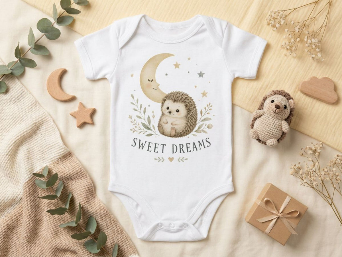 Sweet Dreams Igel Babybody – Produktansicht von Odd Hour Supply.