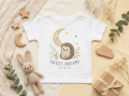 Sweet Dreams Igel Baby T-Shirt – Produktansicht von Odd Hour Supply.