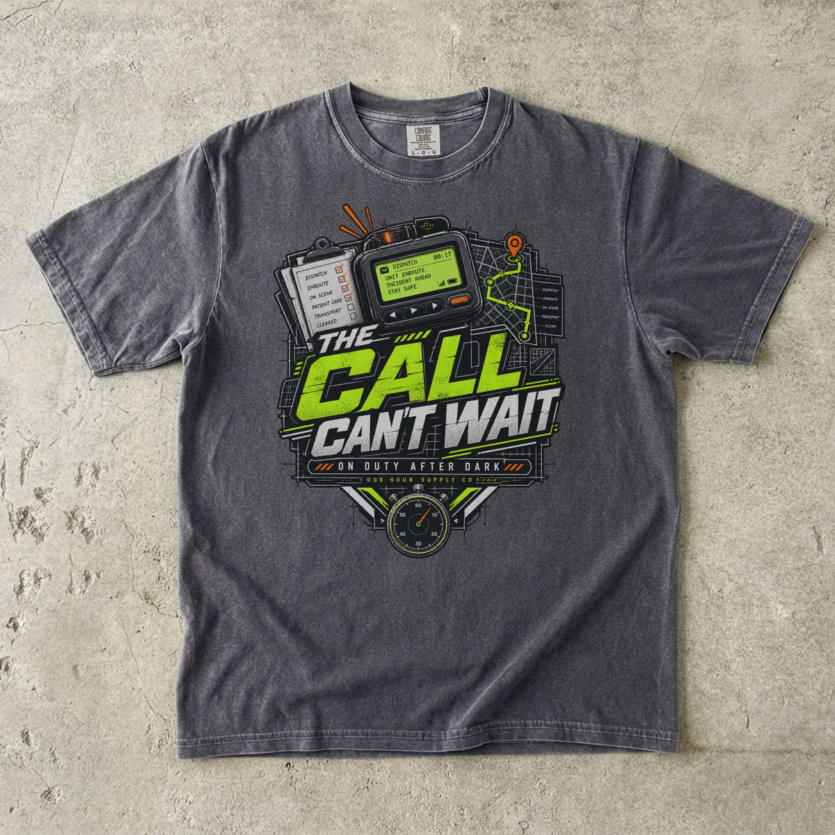 Comfort Colors 1717 T-Shirt in Pepper mit The Call Can't Wait Motiv, neongelber Schrift, Einsatzgerät, Routenkarte und Stoppuhr.