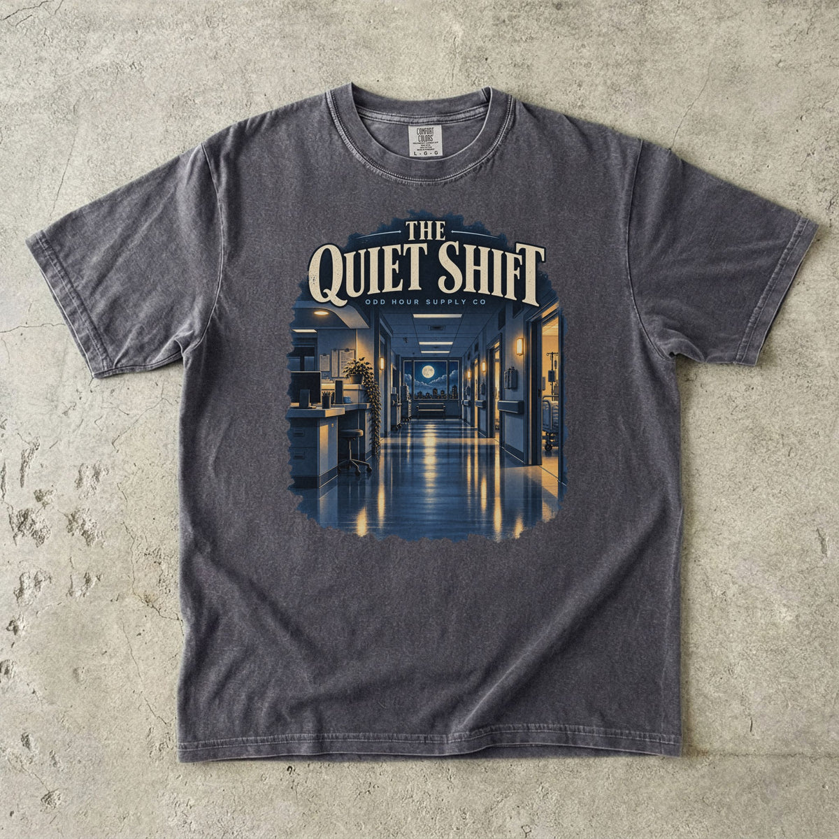 The Quiet Shift Krankenhausflur-Motiv auf einem Comfort Colors 1717 T-Shirt in Pepper