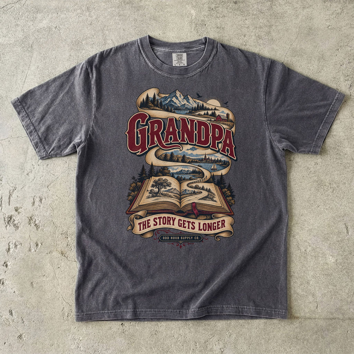 Pepper-T-Shirt mit GRANDPA THE STORY GETS LONGER, offenem Buch und Landschaftsband von Odd Hour Supply Co.
