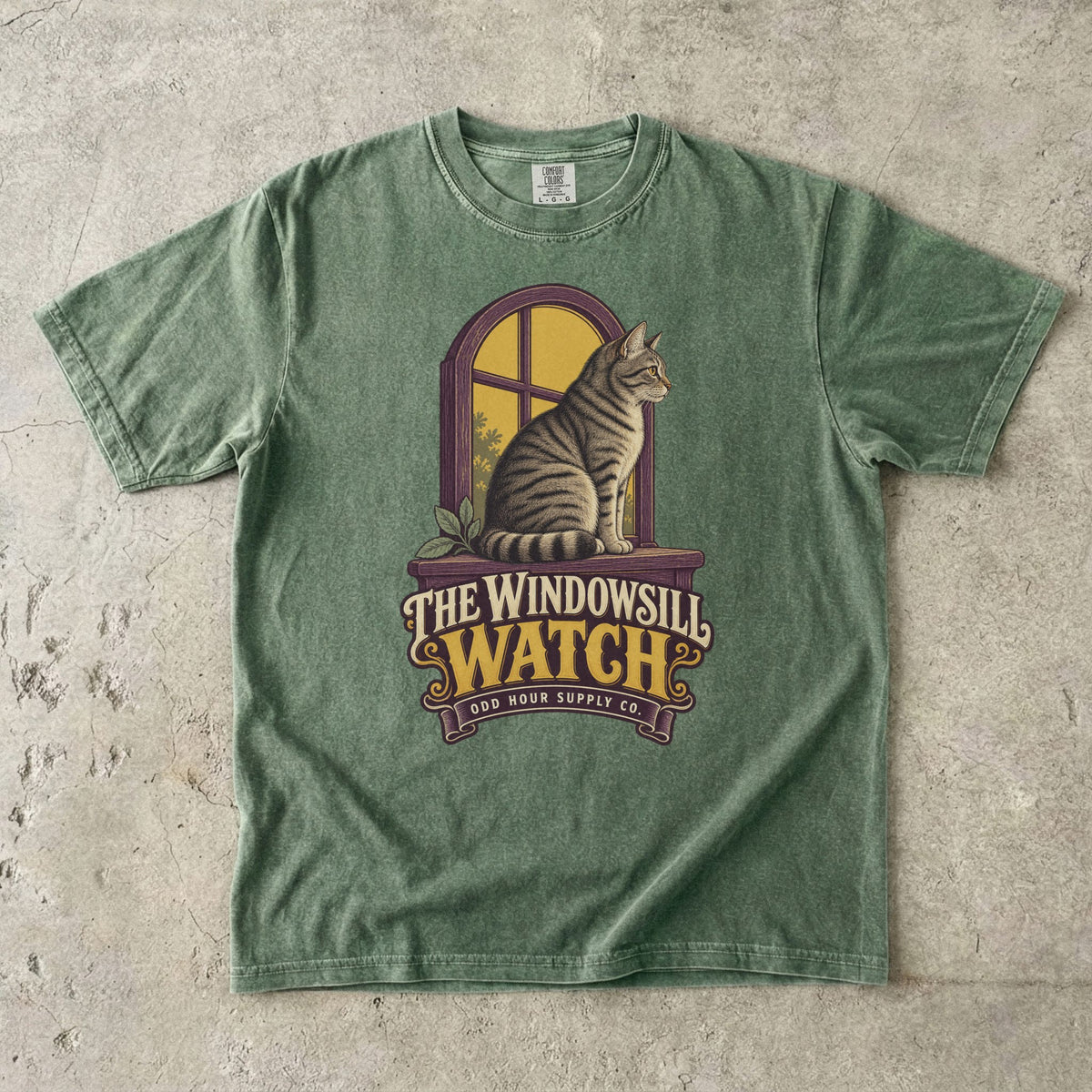 Comfort Colors 1717 T-Shirt in Moss mit dem Motiv The Windowsill Watch, Vorderansicht